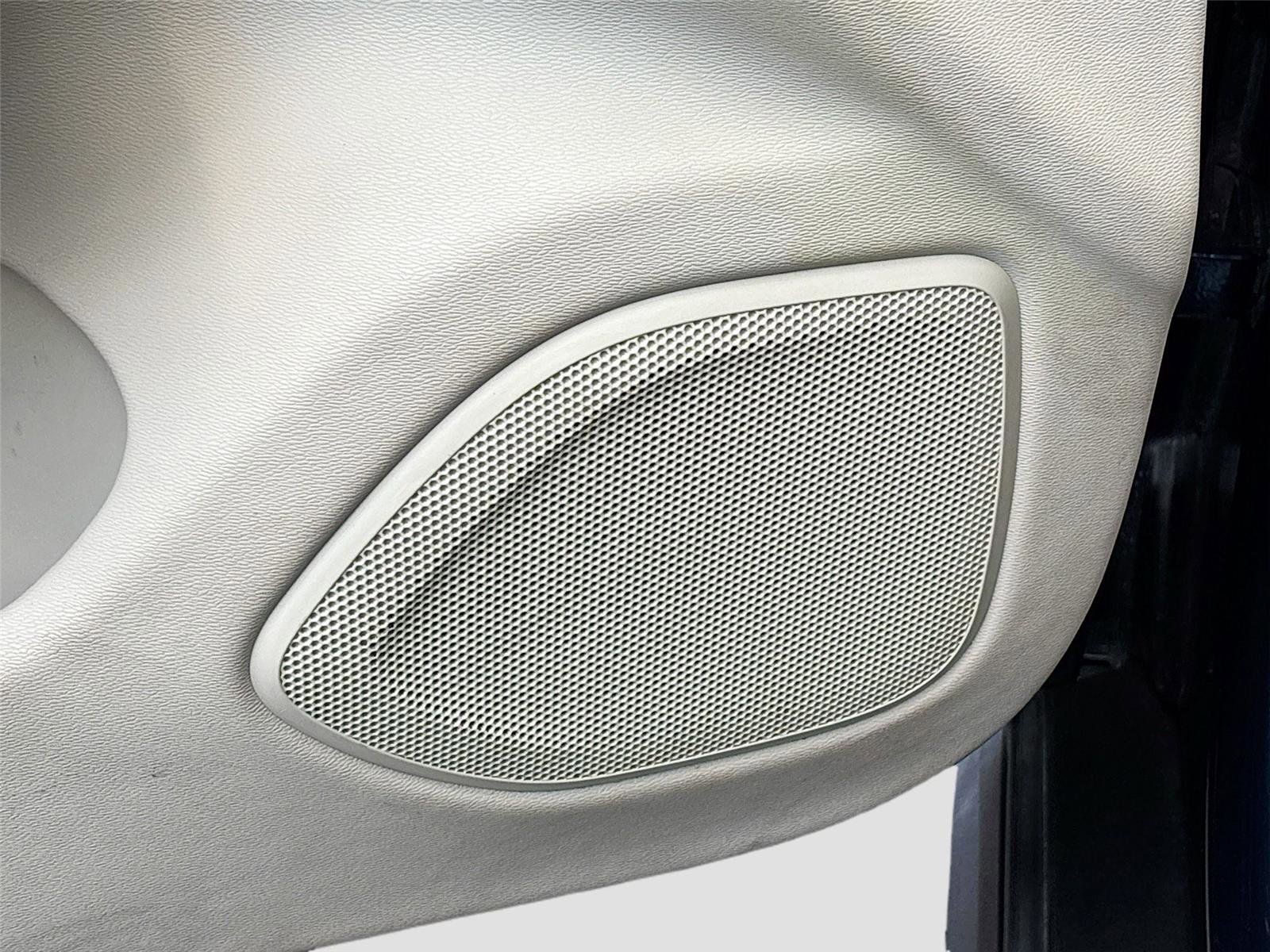 Used 2025 Volvo V60 B5 Cross Country Plus image 19