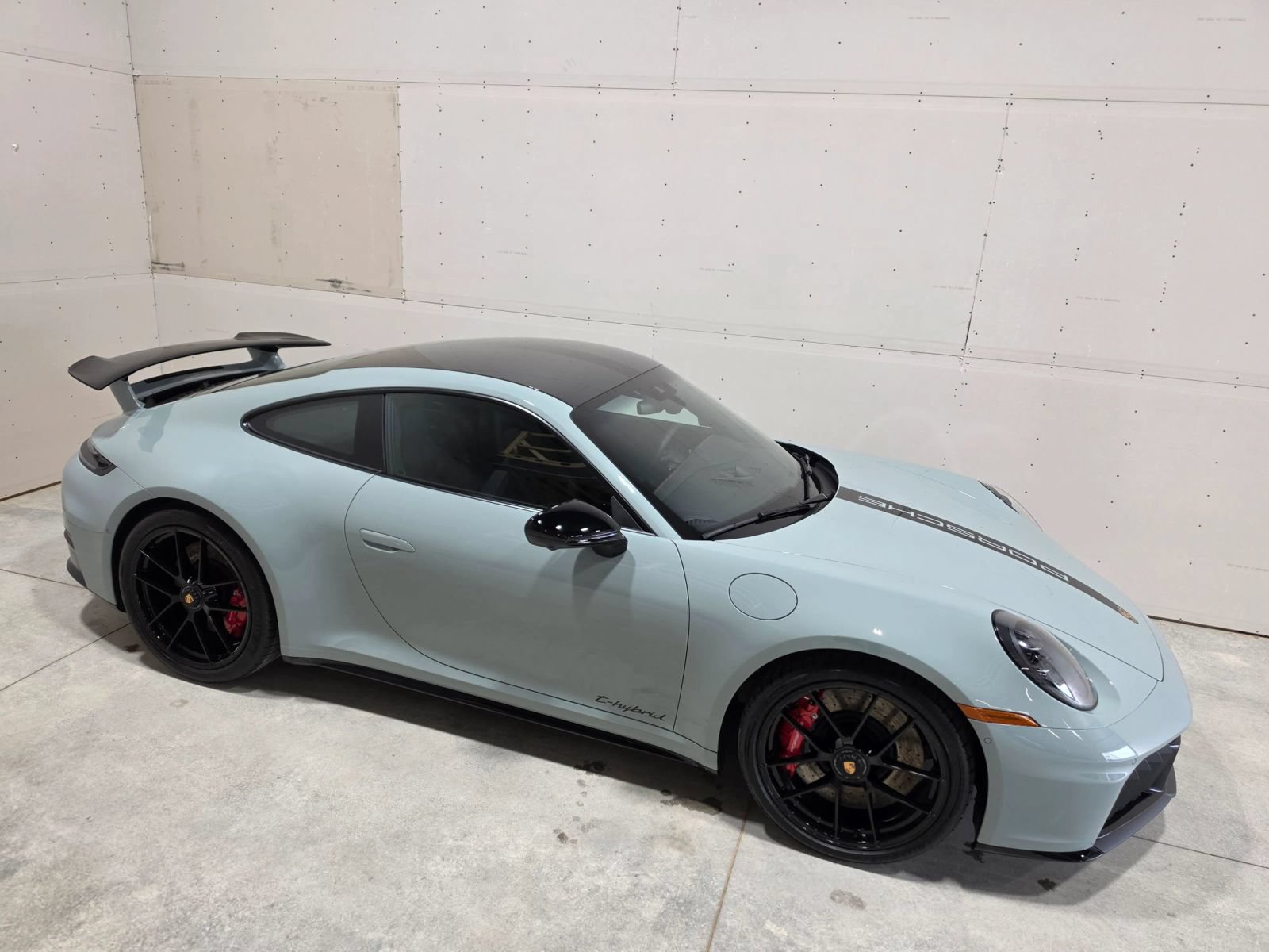 Used 2025 Porsche 911 Carrera 4 GTS AWD/4WD image 43