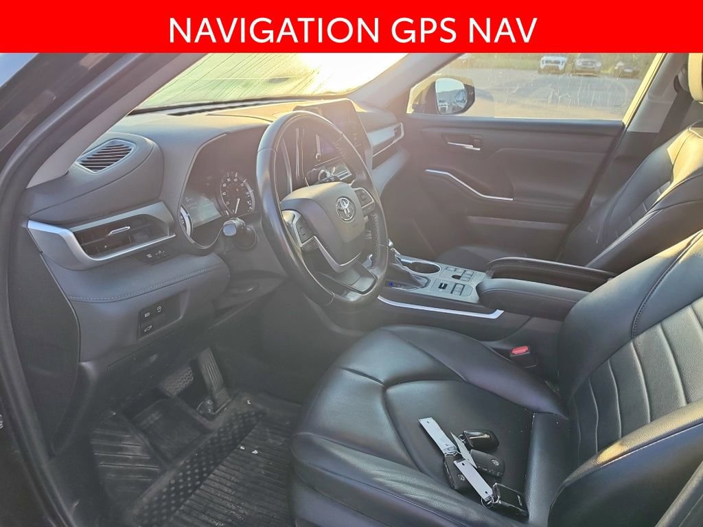 Used 2023 Toyota Highlander XLE AWD/4WD image 7