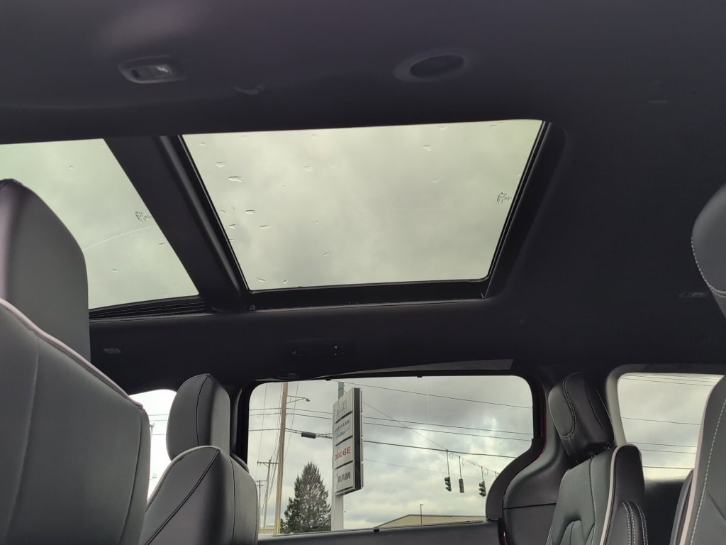 New 2026 Chrysler Pacifica Limited image 19