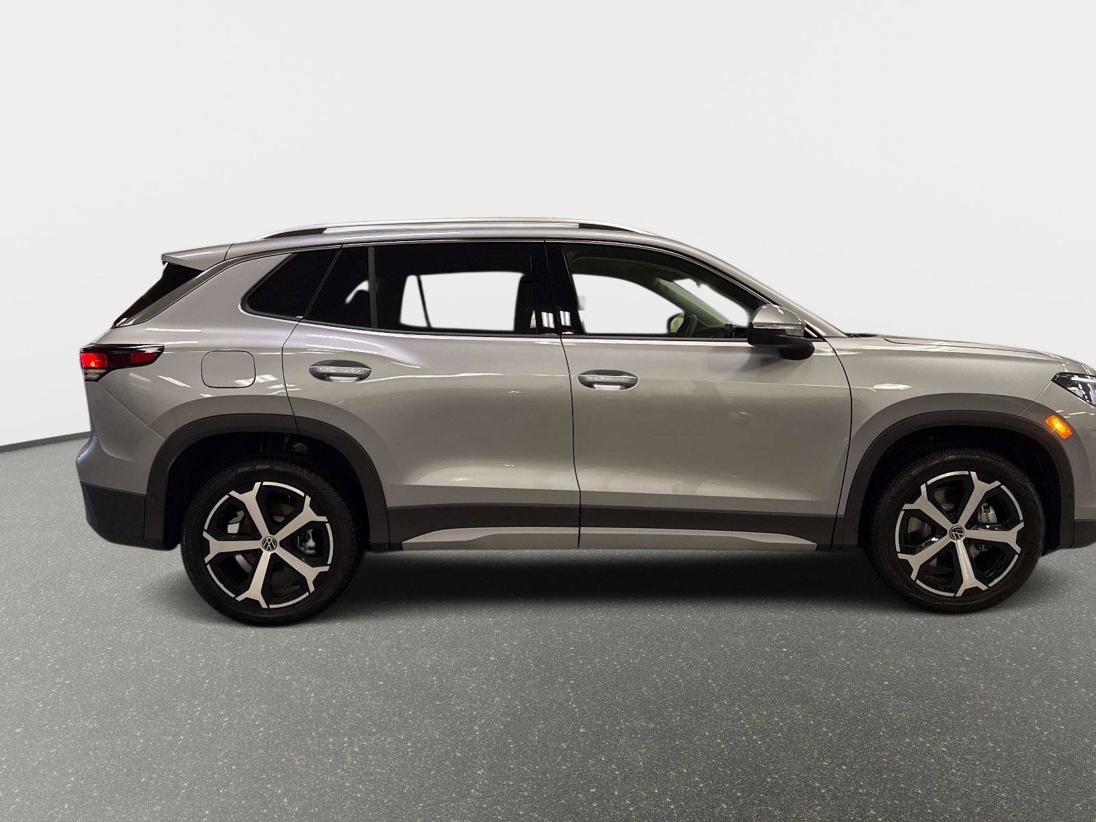 New 2026 Volkswagen Tiguan SE image 4