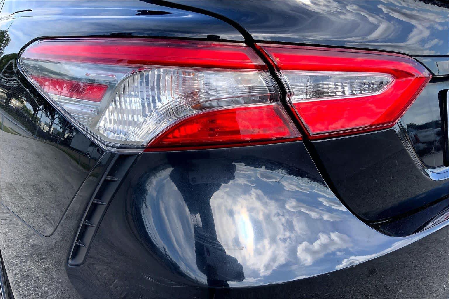 Used 2019 Toyota Camry SE w/ Convenience Package FWD image 28
