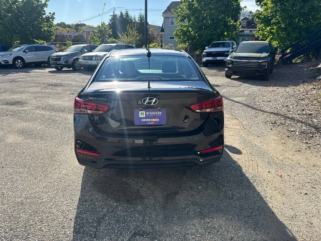 Used 2021 Hyundai Accent Limited FWD image 4