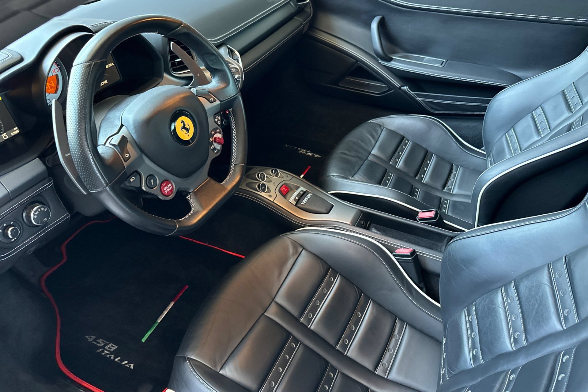 Used 2012 Ferrari 458 Italia Coupe RWD image 4