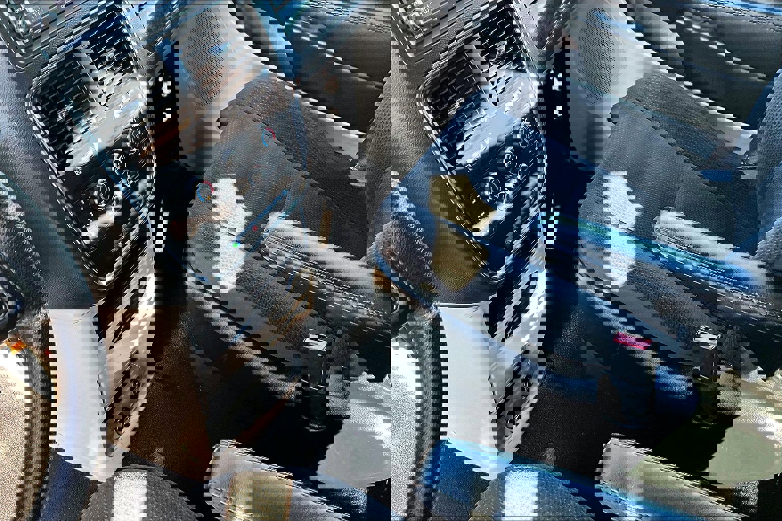 Used 2018 Dodge Grand Caravan SE w/ UConnect Hands-Free Group image 13