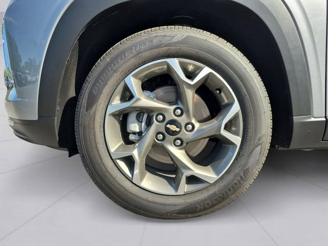 Used 2026 Chevrolet Trax LT w/ Sunroof Package FWD image 9
