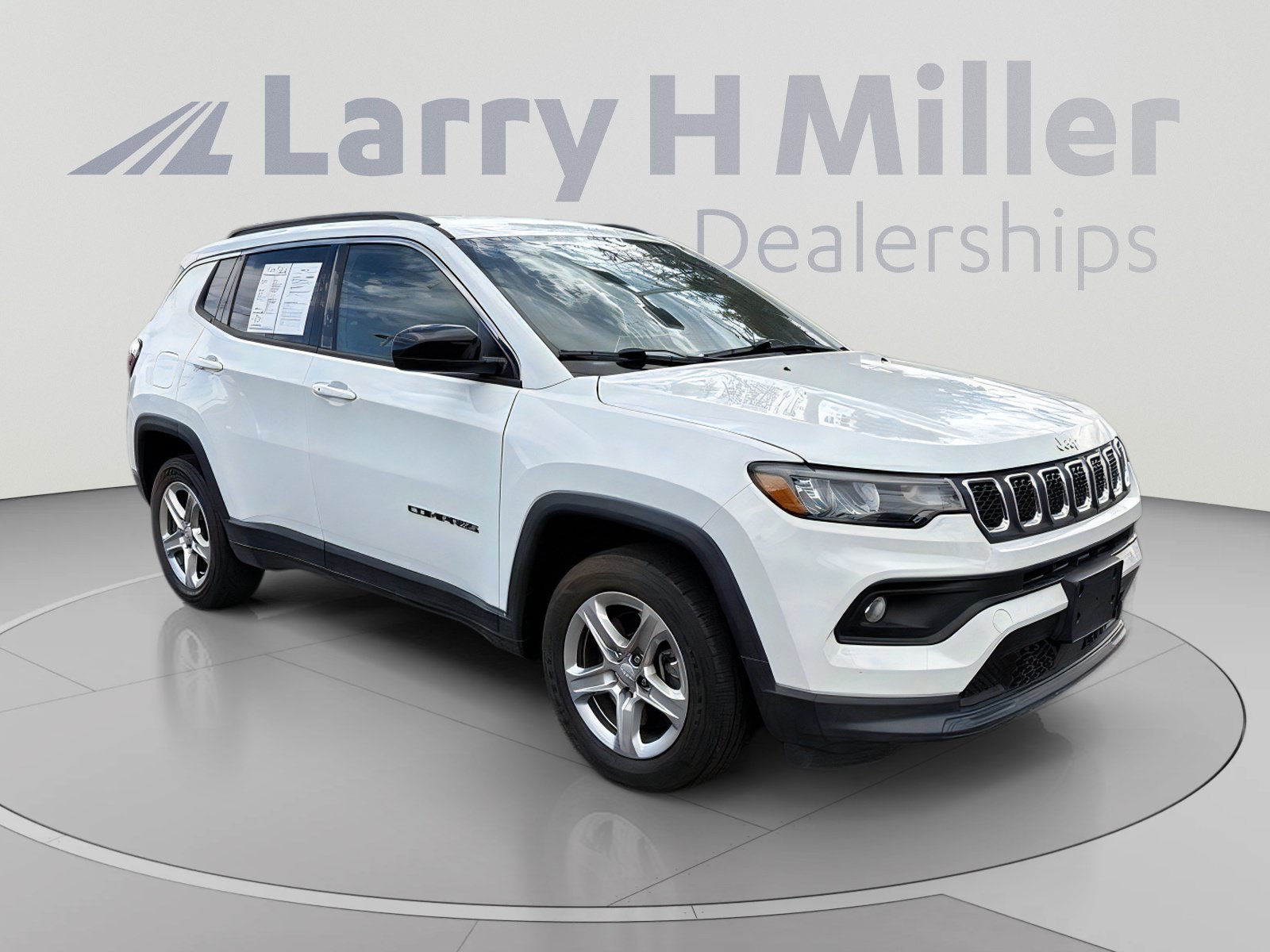 Used 2023 Jeep Compass Latitude AWD/4WD image 8