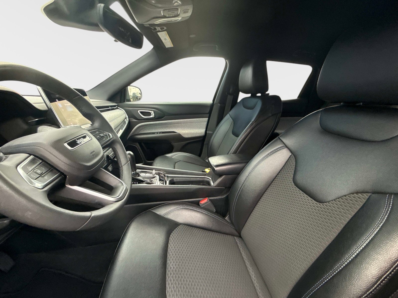 Used 2024 Jeep Compass Latitude image 22