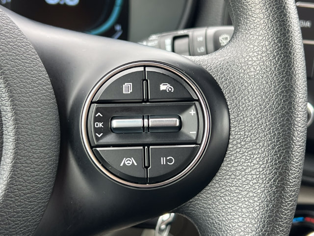 Used 2025 Kia Soul LX w/ LX Technology Package FWD image 19