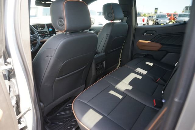 Used 2024 GMC Canyon AT4 w/ AT4 Premium Package AWD/4WD image 12