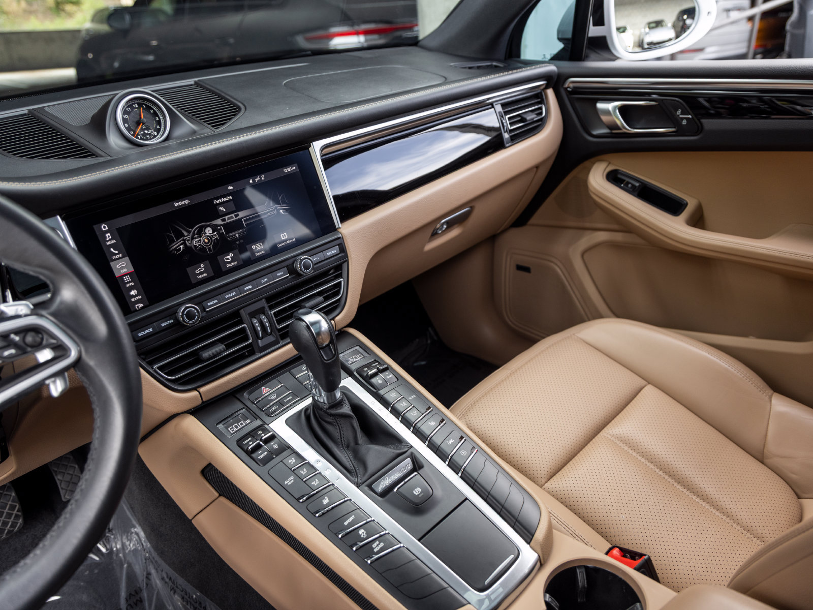 Certified 2021 Porsche Macan AWD/4WD image 49