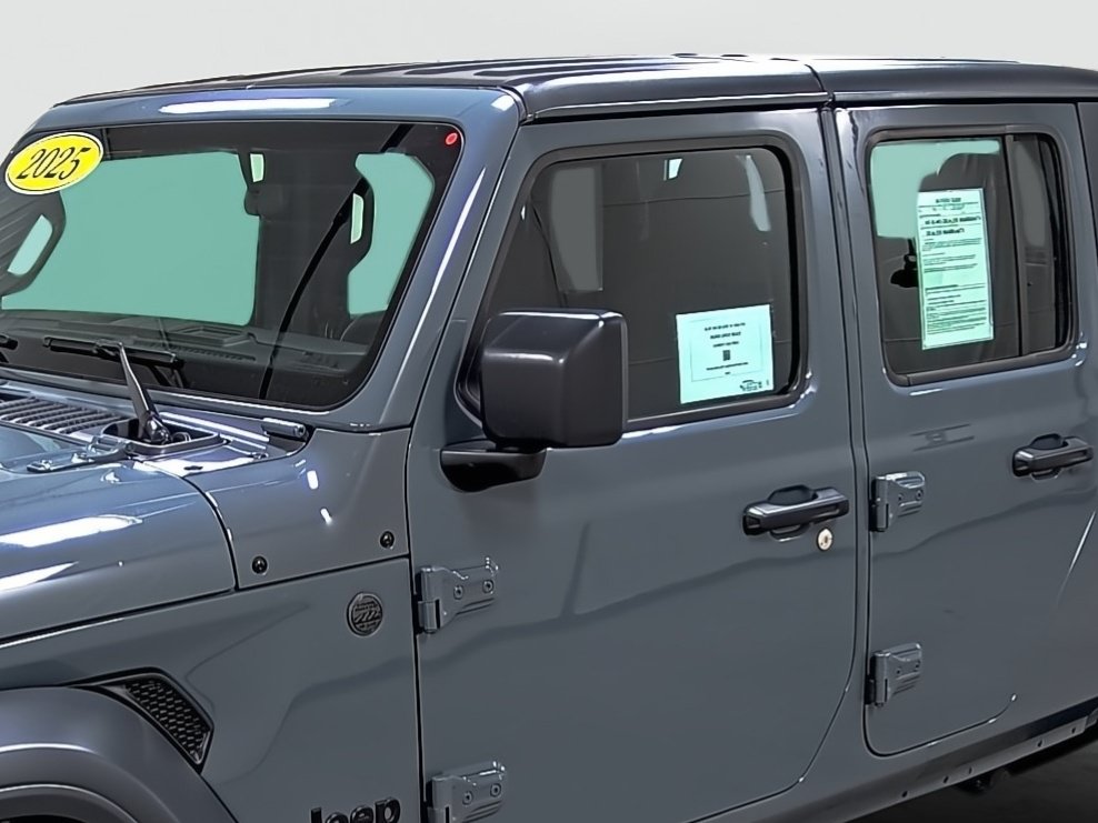 Used 2025 Jeep Gladiator Sport AWD/4WD image 9