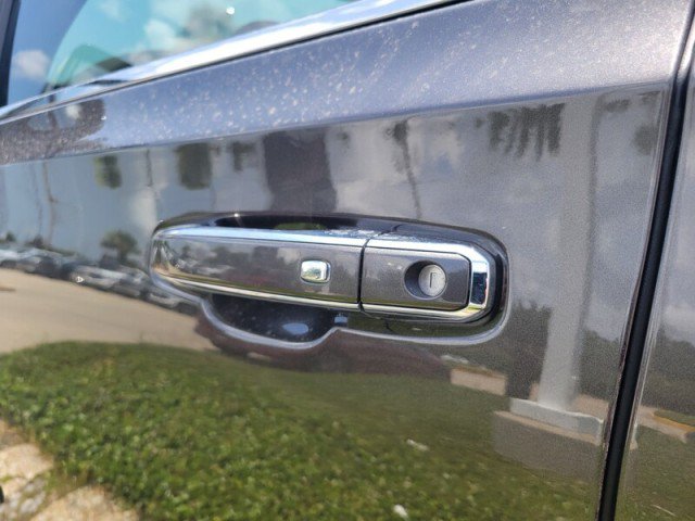 Used 2021 GMC Yukon Denali w/ Denali Premium Package RWD image 8