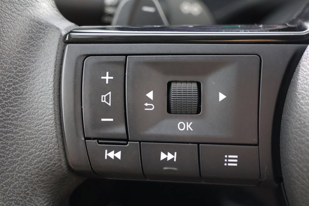 Used 2022 Nissan Rogue SV AWD/4WD image 11