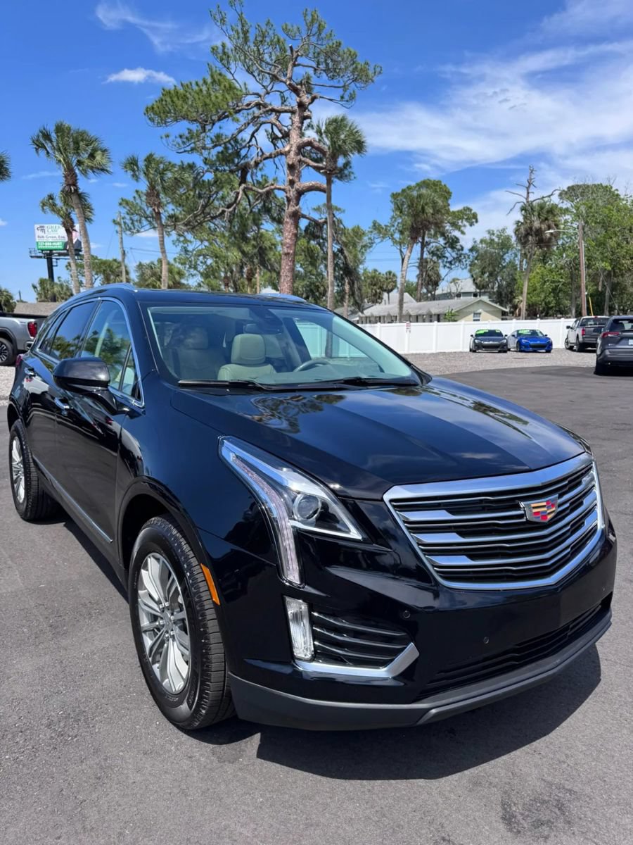 Used 2017 Cadillac XT5 Luxury w/ Driver Awareness Package FWD image 3