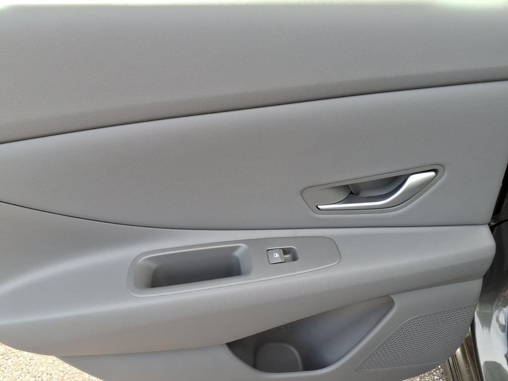 New 2026 Hyundai Elantra SEL Sport Premium FWD image 9