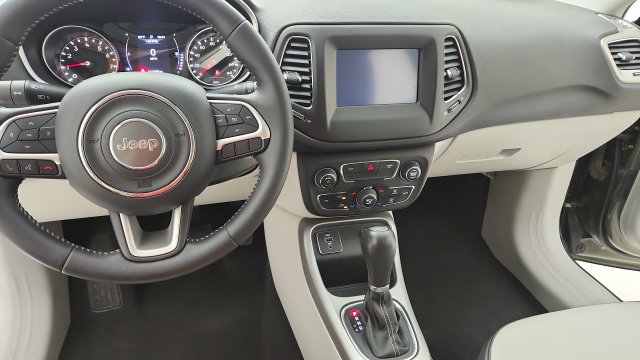 Used 2019 Jeep Compass Latitude FWD image 14