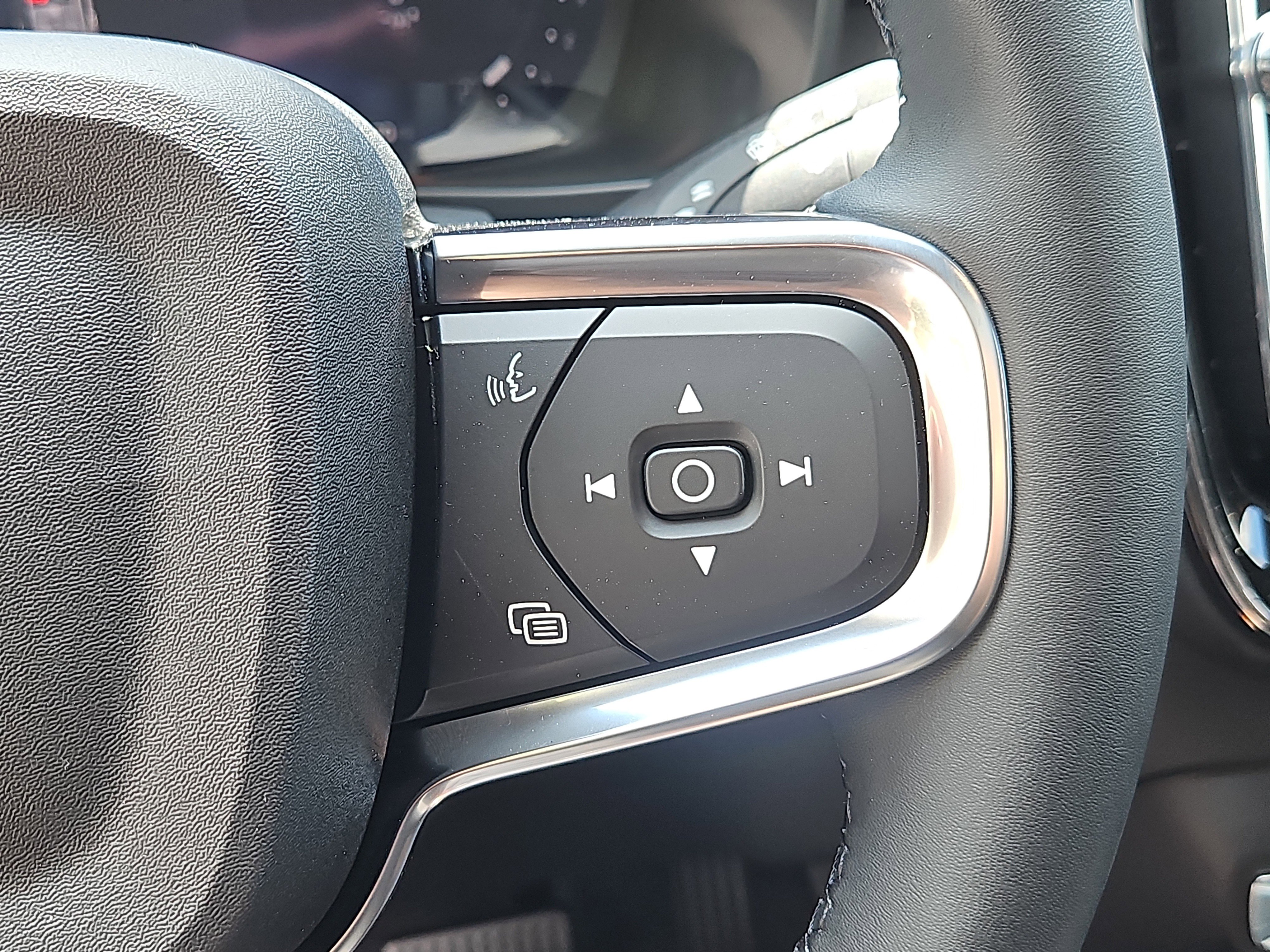 New 2026 Volvo XC40 B5 Ultra w/ Protection Package Premier image 17