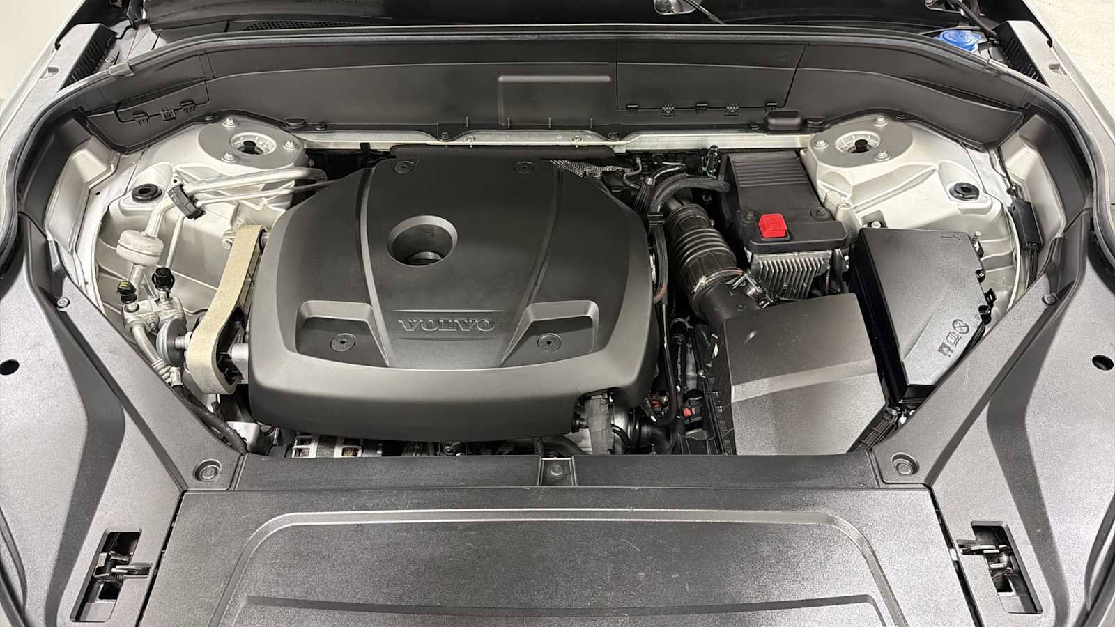 Used 2017 Volvo XC90 T6 Momentum w/ Vision Package image 32