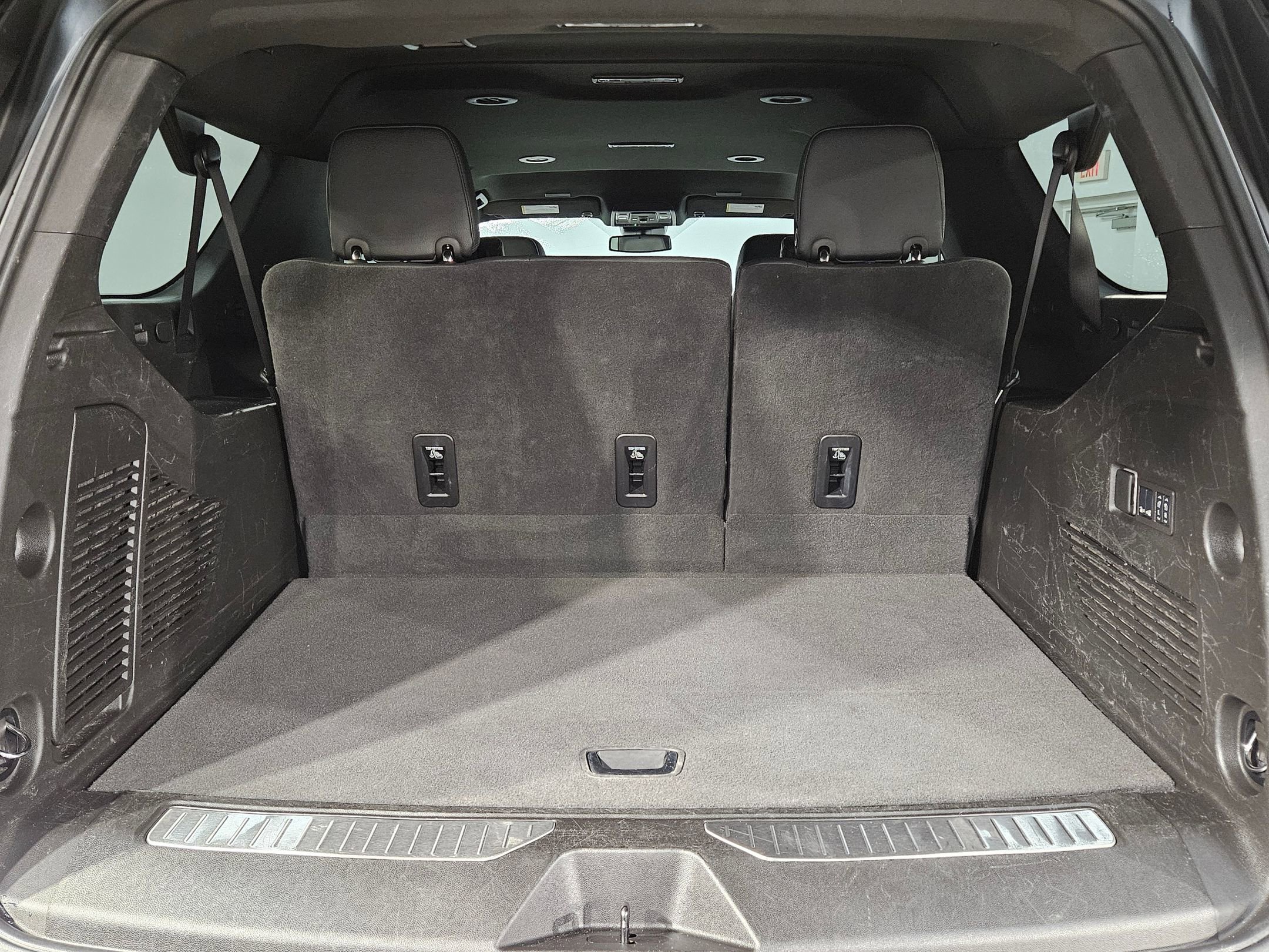 Used 2025 GMC Yukon XL Denali AWD/4WD image 18