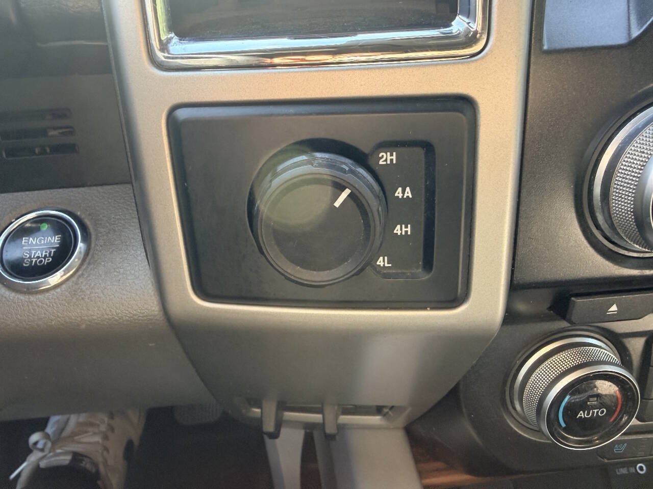 Used 2015 Ford F150 Lariat w/ Equipment Group 502A Luxury AWD/4WD image 7