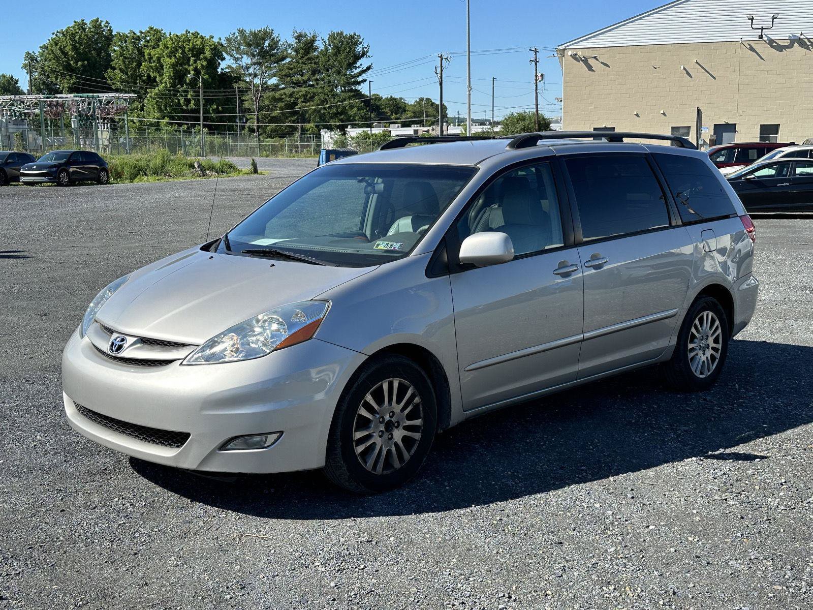 Used 2010 Toyota Sienna XLE FWD image 4