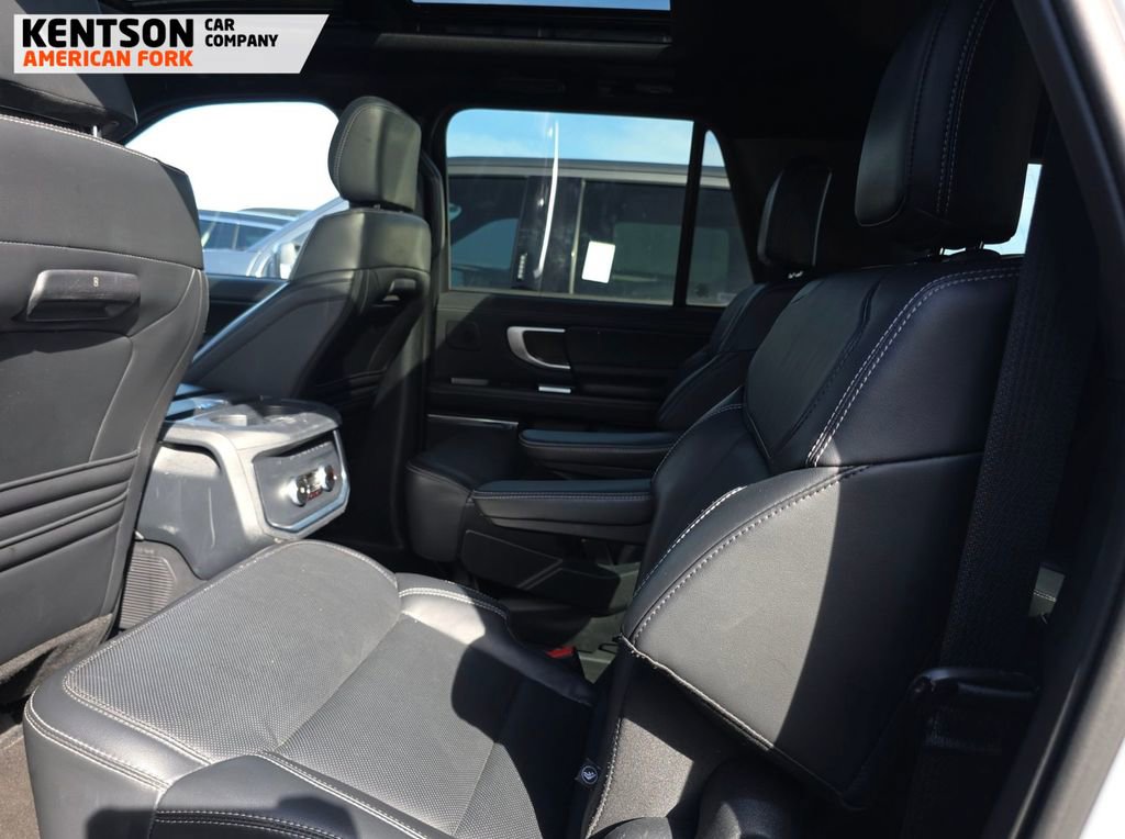 Used 2025 Ford Expedition Max Platinum w/ Stealth Performance Package image 9