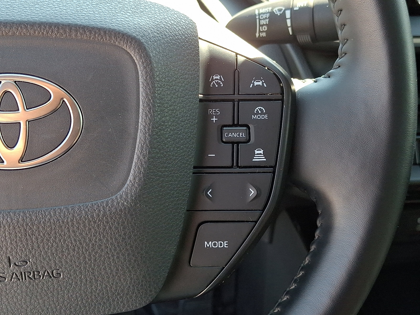 Used 2024 Toyota Prius LE FWD image 21