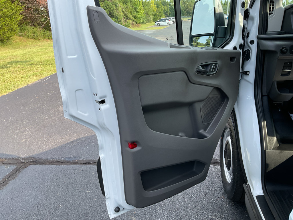 New 2027 Ford Transit 250 148 Medium Roof RWD image 10