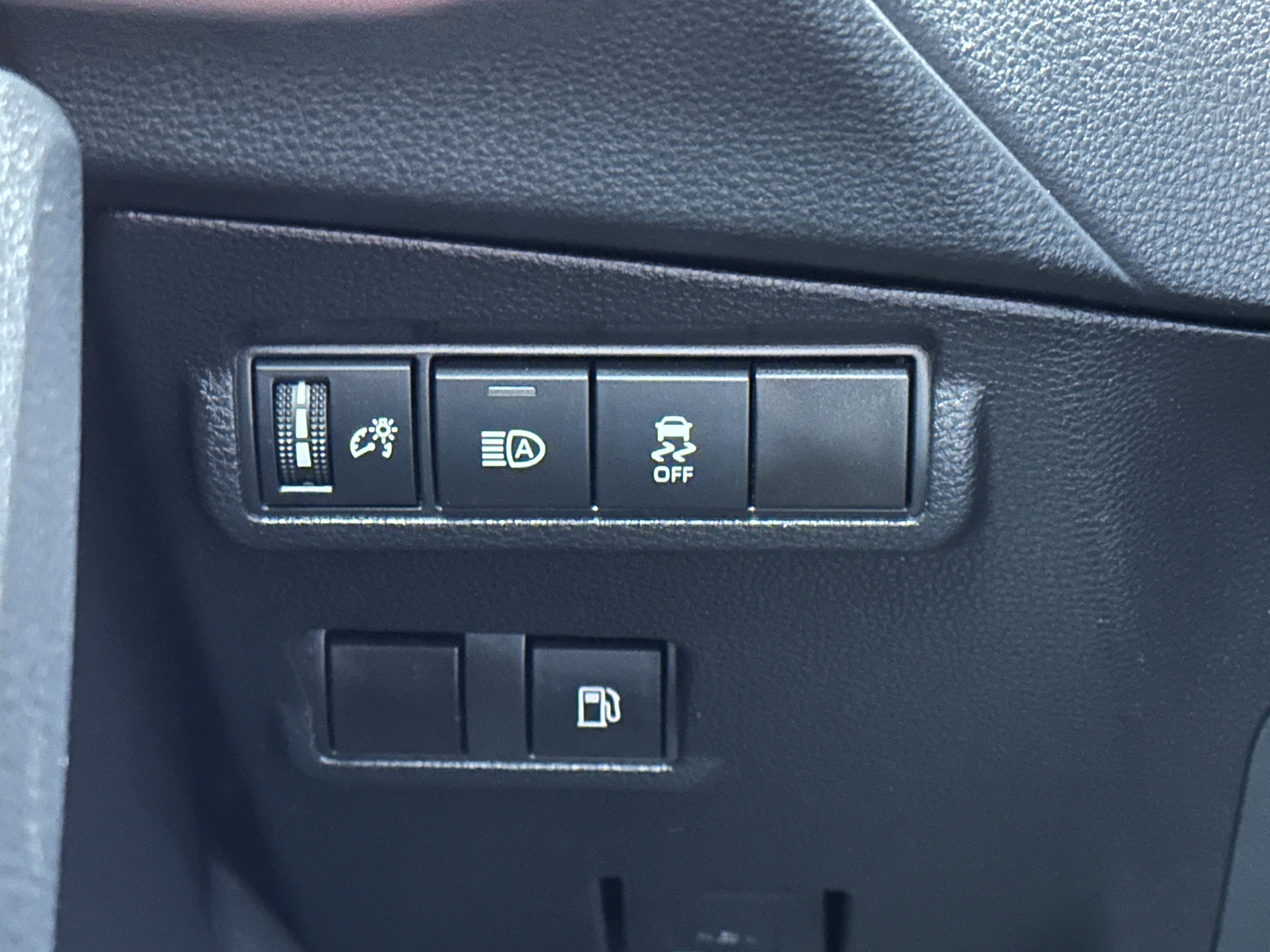 Used 2025 Toyota Corolla Cross AWD Hybrid image 39