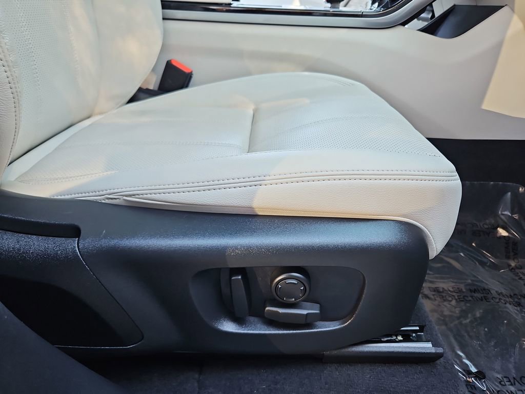 Used 2023 Land Rover Range Rover Velar R-Dynamic S image 26