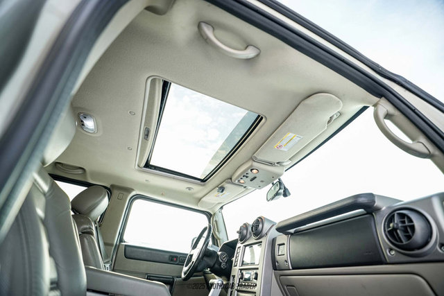 Used 2003 HUMMER H2 w/ Preferred Equipment Group image 51