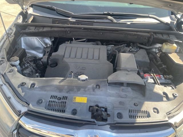 Used 2015 Toyota Highlander LE image 24