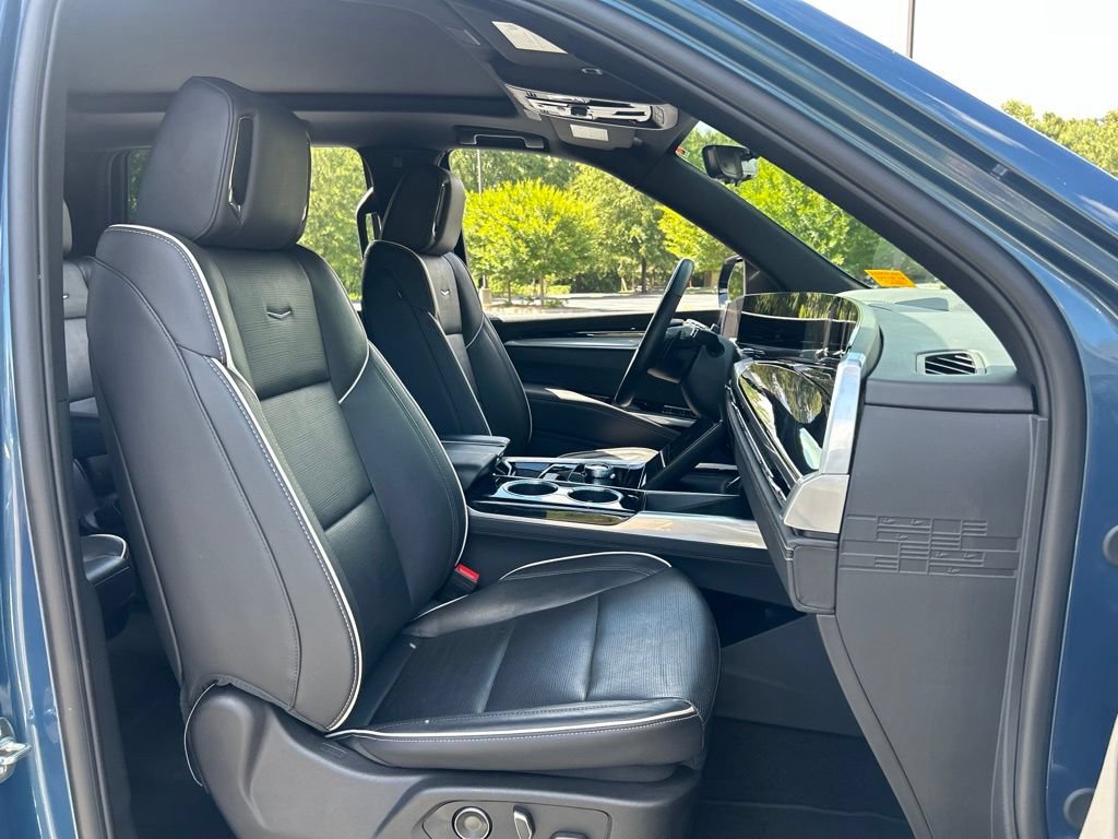 Used 2025 Cadillac Escalade Sport w/ LPO, ONYX Package RWD image 58