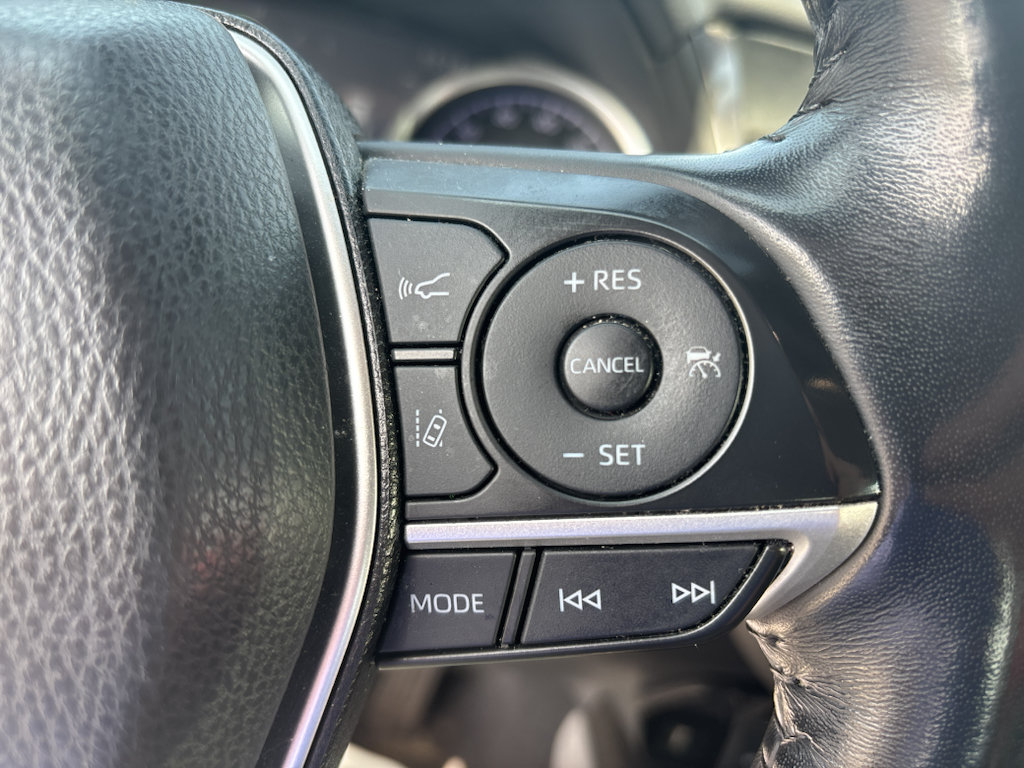 Used 2021 Toyota Camry XLE w/ Cold Weather Package FWD image 11