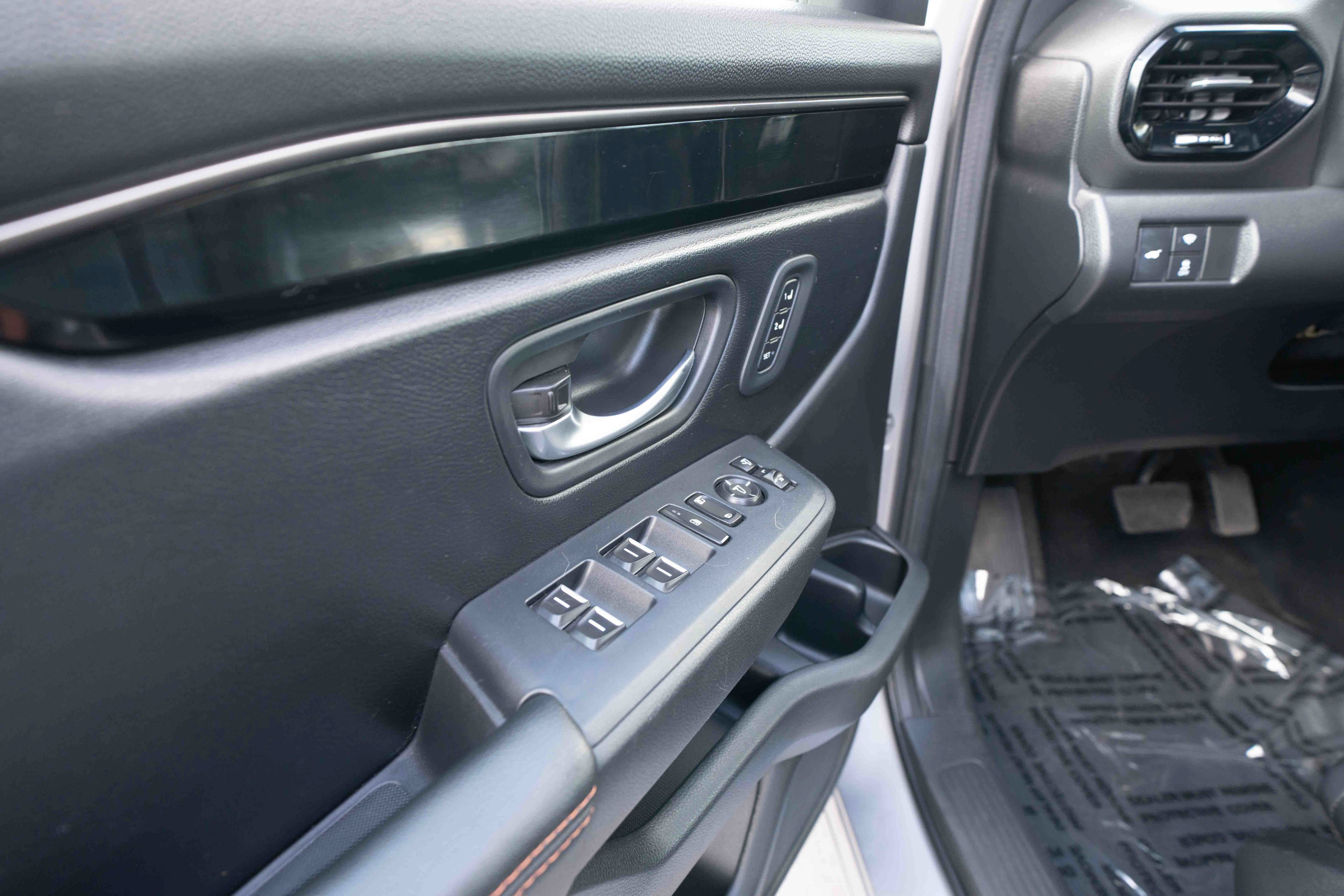Used 2025 Honda Pilot TrailSport image 7