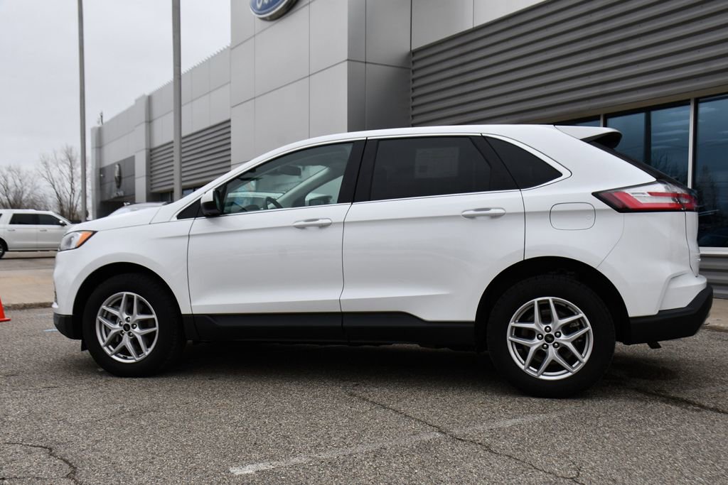 Used 2024 Ford Edge SEL w/ Convenience Package image 3