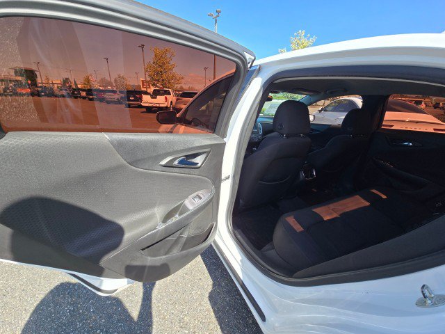 Used 2018 Chevrolet Malibu LT FWD image 19