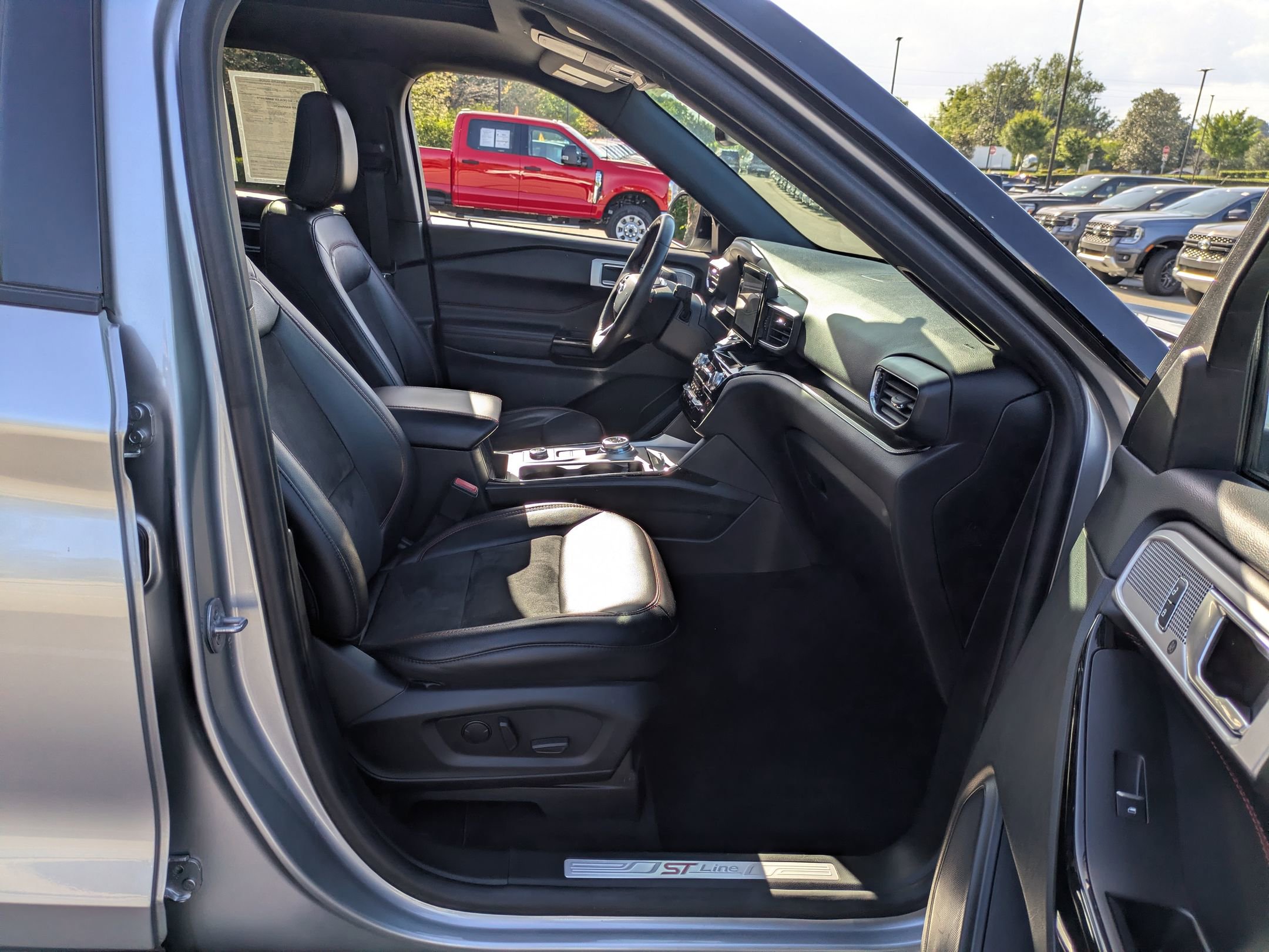 Certified 2022 Ford Explorer ST-Line w/ Class IV Trailer Tow Package AWD/4WD image 39