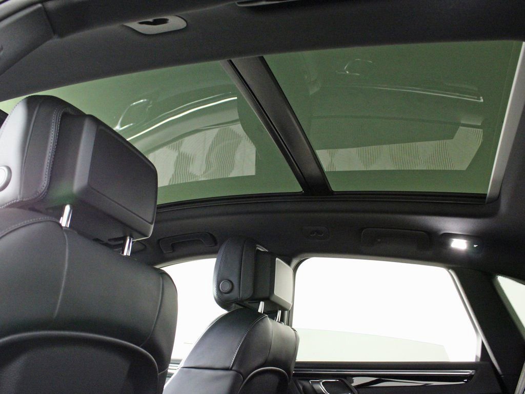 Certified 2025 Porsche Macan image 19