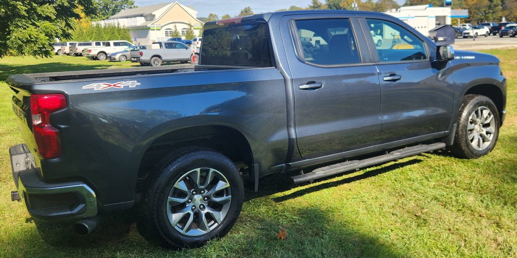 Used 2022 Chevrolet Silverado 1500 LT AWD/4WD image 10