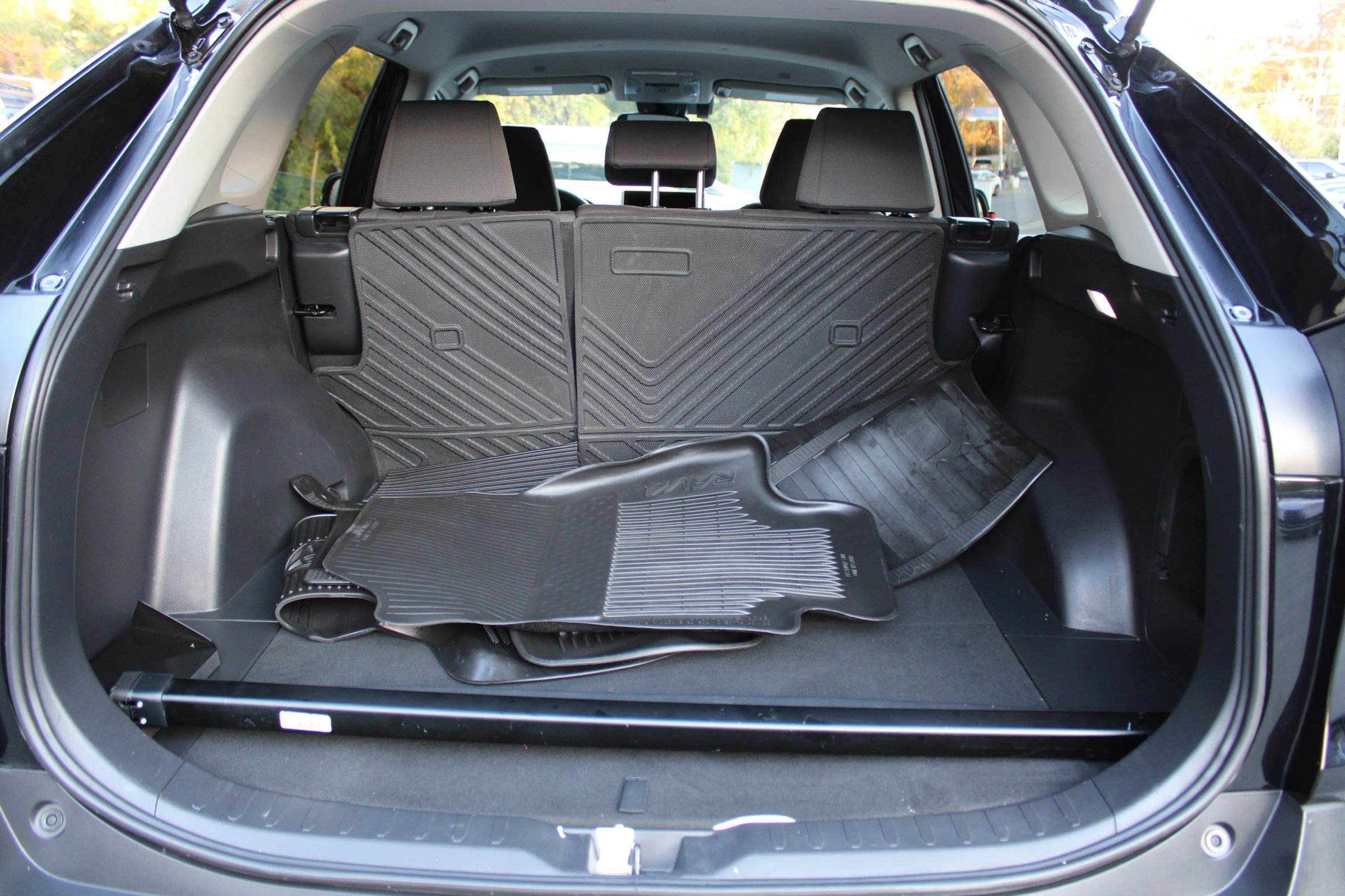 Used 2023 Toyota RAV4 XLE image 28