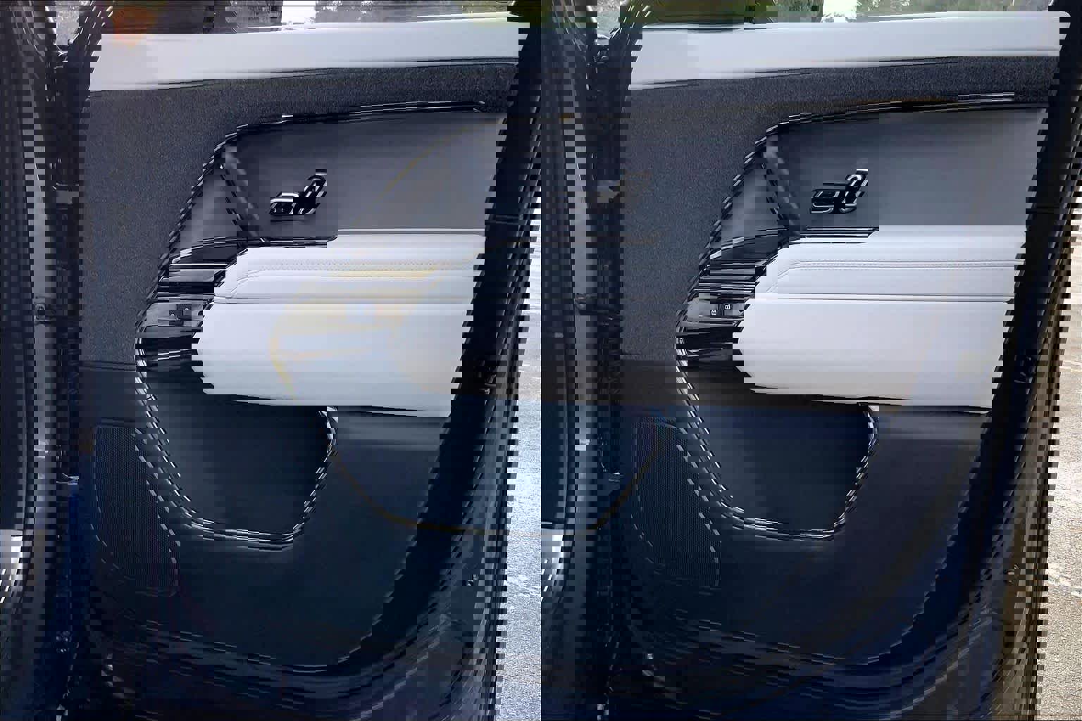 Used 2025 Land Rover Range Rover Sport SE image 21