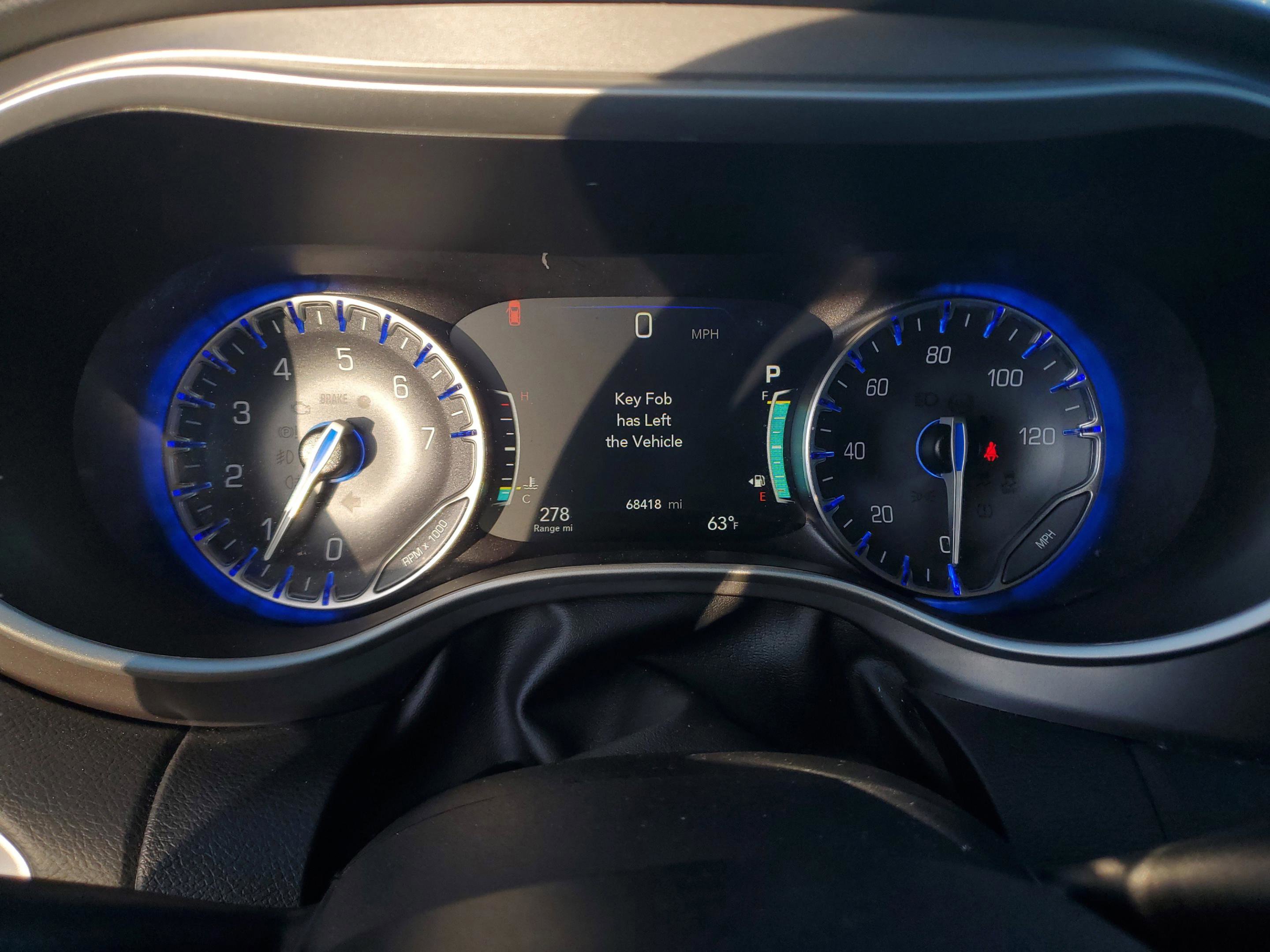 Used 2023 Chrysler Pacifica Touring-L image 32