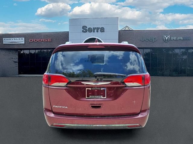 Used 2017 Chrysler Pacifica Touring-L Plus FWD image 6