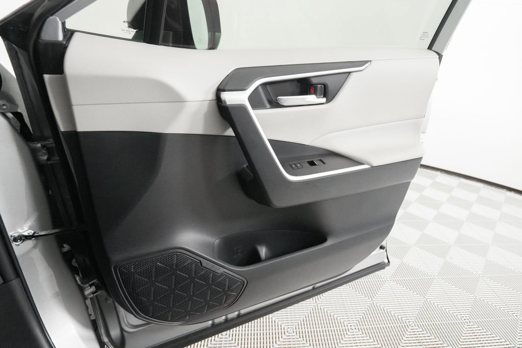 Used 2023 Toyota RAV4 XLE Premium image 21