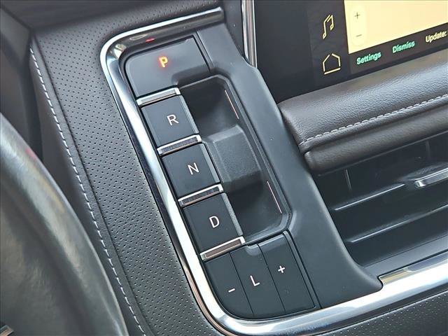 Certified 2022 GMC Yukon SLT w/ SLT Premium Package AWD/4WD image 18