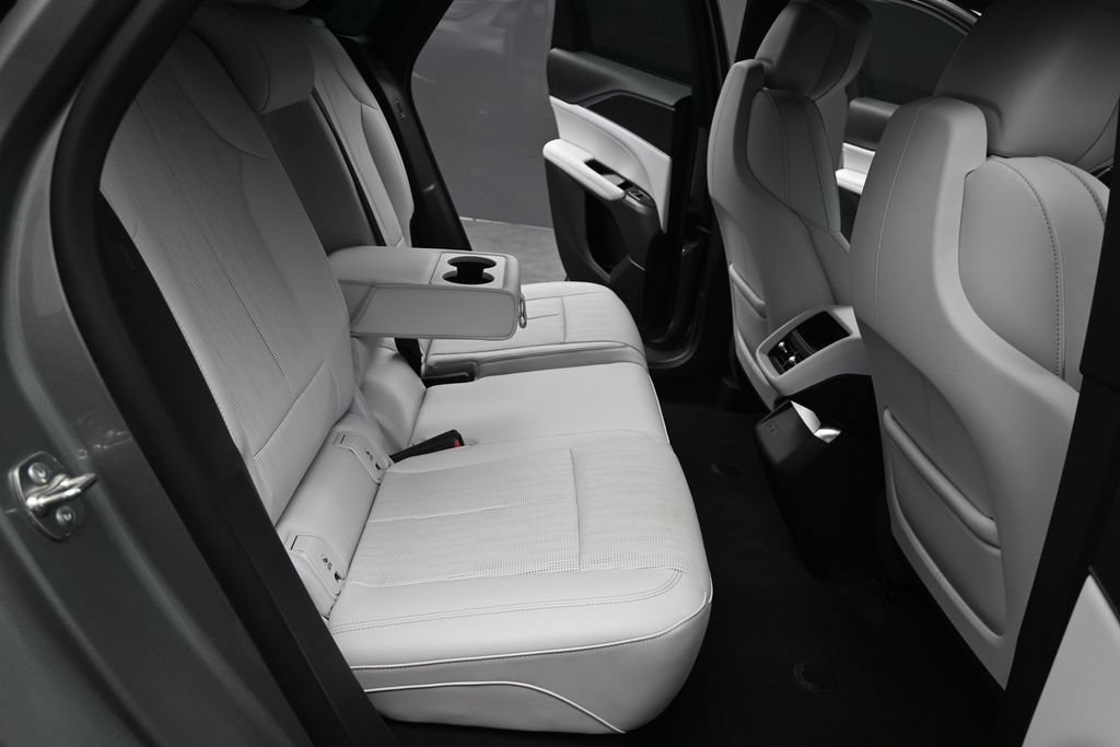 Certified 2024 Cadillac Lyriq Luxury AWD/4WD image 23