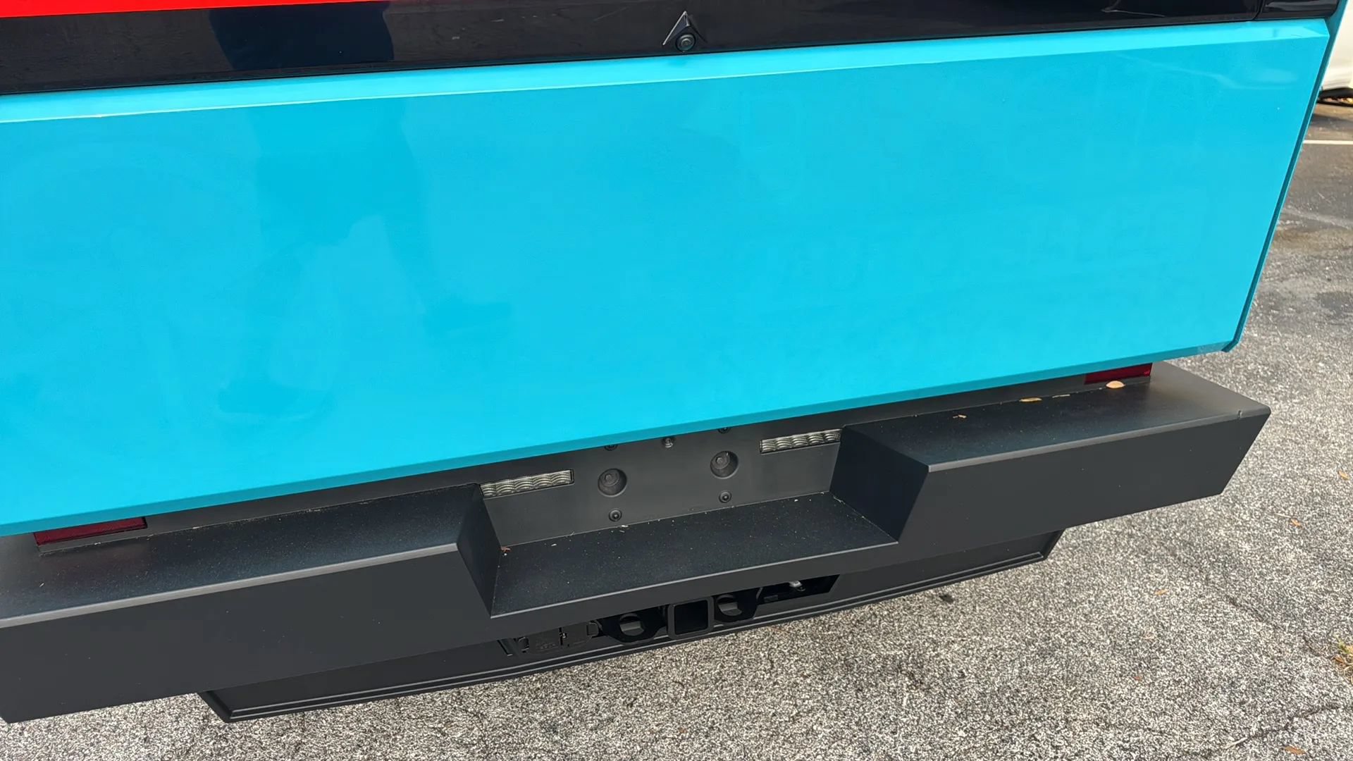 Used 2024 Tesla Cybertruck AWD Crew Cab image 35