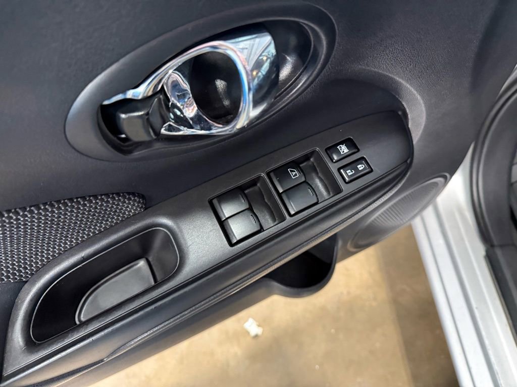 Used 2015 Nissan Versa SV image 10